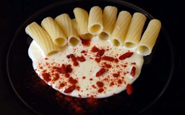 Ricetta dei Maccheroni con crema di parmigiano, bacche di goji e paprika