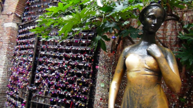 L’assalto dei turisti alla Casa di Giulietta a Verona