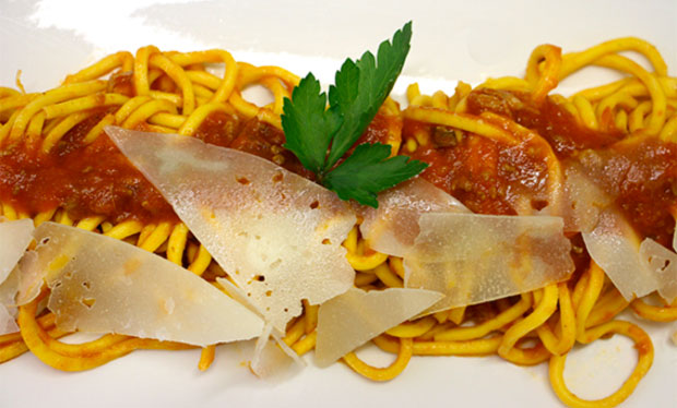 Spaghetti alla chitarra con ragù di castrato, ricetta abruzzese