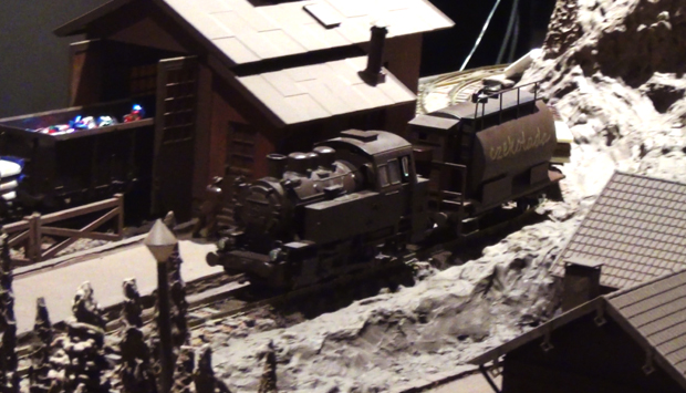 Un trenino di cioccolato funzionante a Expo, nel padiglione Polonia