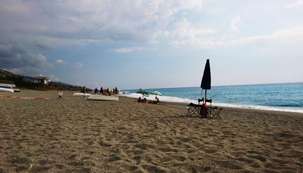 La spiaggia di Fiumefreddo Bruzio (CS), sulla costa tirrenica calabrese