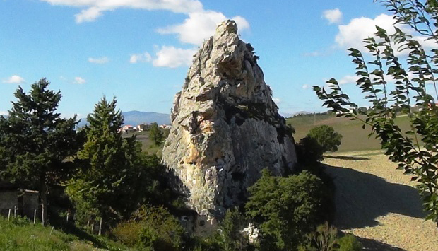 Morgia Pietravalle a Salcito (Molise), monumento naturale antropizzato