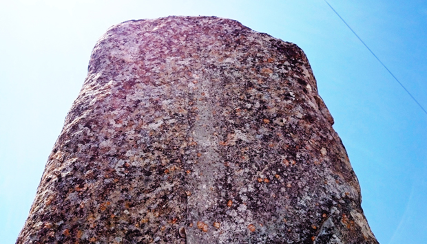 Il Menhir Croce, monumento millenario a Cocùmola, Minervino di Lecce