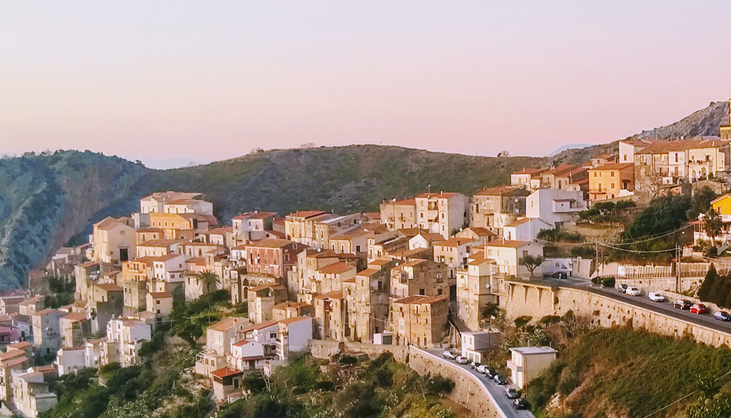Maierà (CS), bellissimo Borgo della Ceramica nell’Alto Tirreno in Calabria