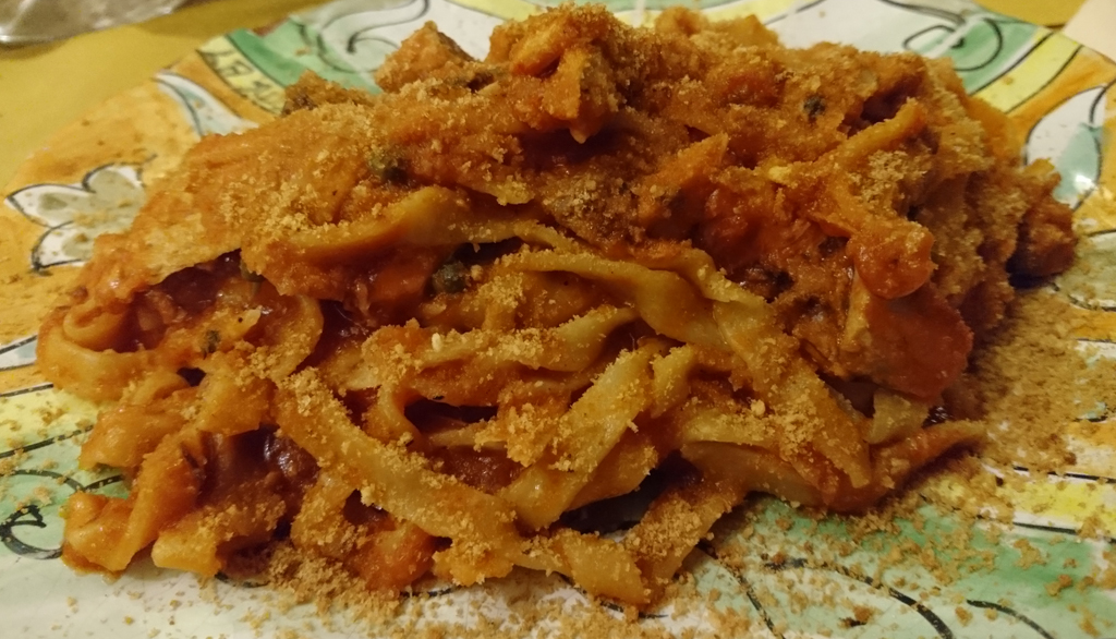 Tischi Toschi, l’osteria di culto che presidia il cibo tipico identitario a Taormina