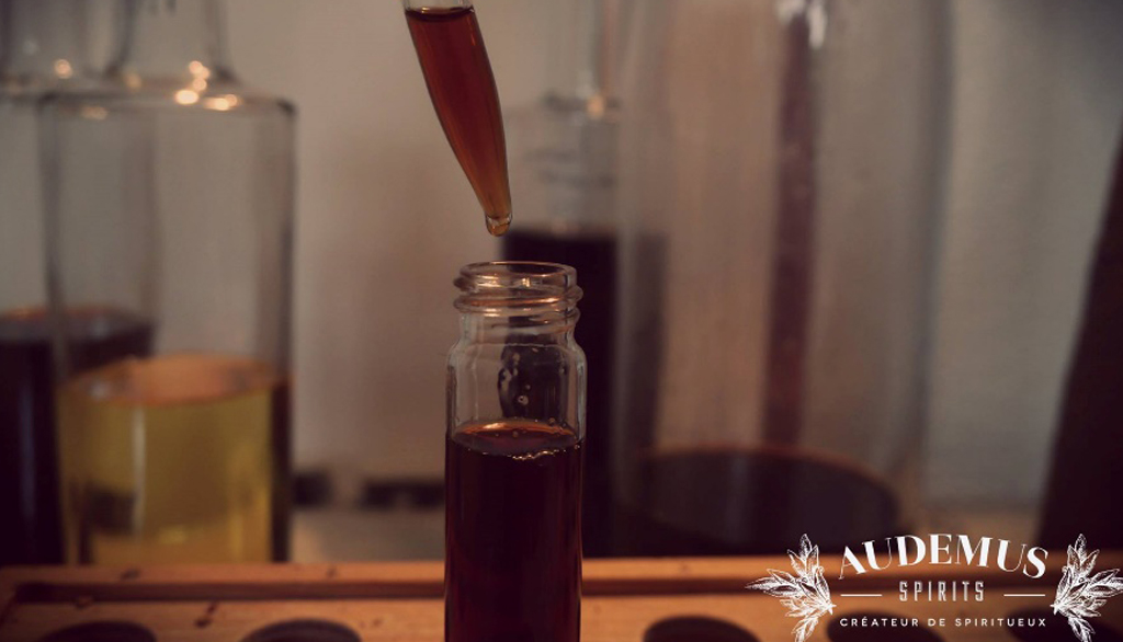 Gli strepitosi sapori della micro-distilleria artigianale francese Audemus Spirits del genio Abouaf