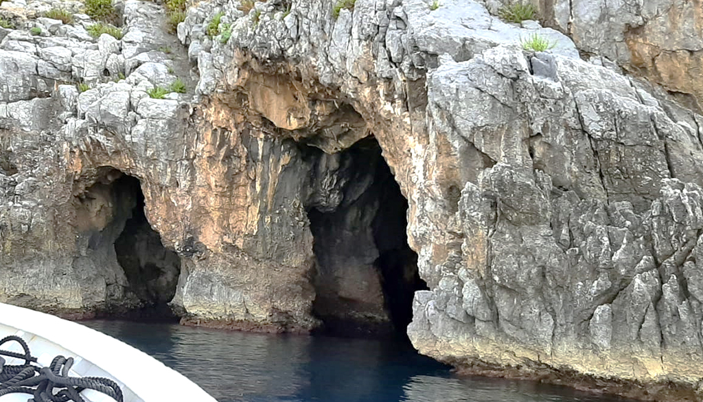 Dal Socio, escursione in barca da Palinuro per visitare la strabiliante Grotta Azzurra del Cilento