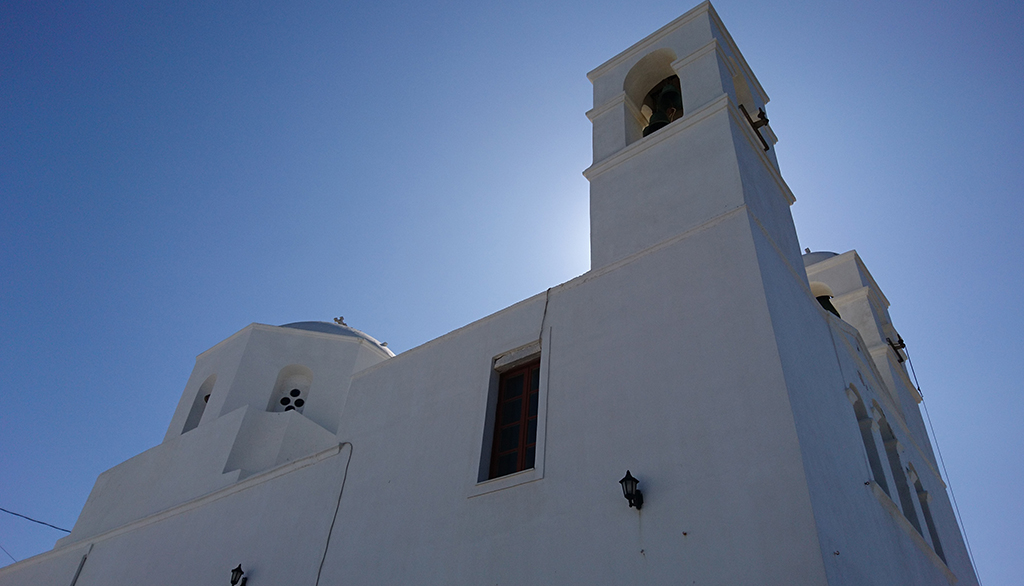 La chiesa di Korfiatissa a Plaka, sull’isola greca di Milos, la bellezza della spiritualità