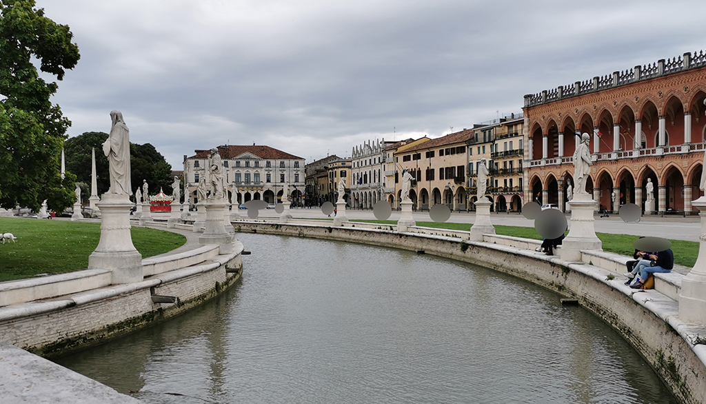 Prato della Valle a Padova, una delle maggiori piazze d’Europa è anche tra le più emozionanti