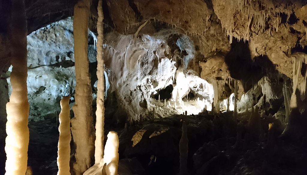 Grotte di Frasassi, lo spettacolo della natura sotterranea nel cuore dell’Appennino marchigiano