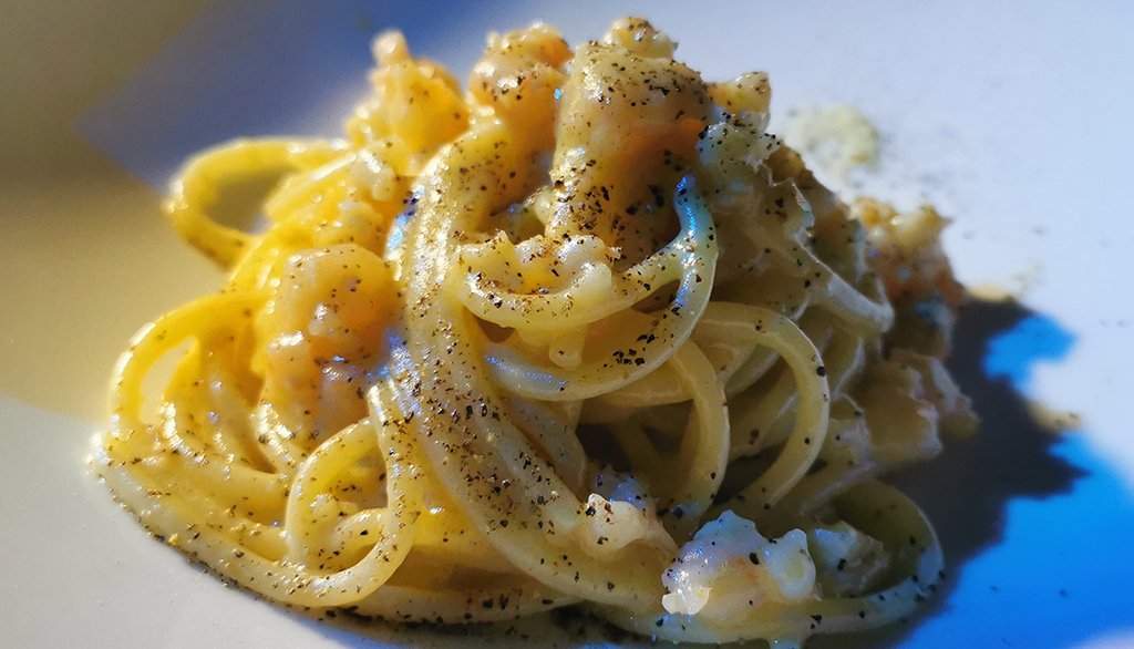 Al Capitano di Porto San Giorgio, cucina ittica tra carbonara di pesce, paranza e crudi originali