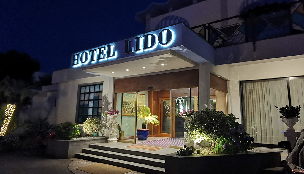 Hotel Lido Bolsena, comodità e panorama quasi galleggiando sul lago dalla veranda del Beach