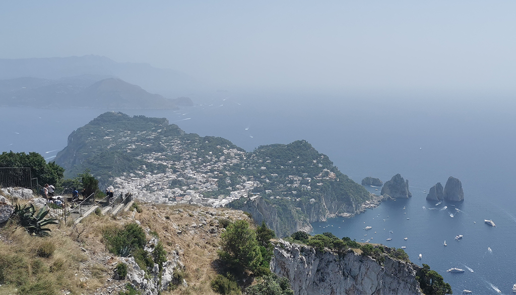 Lo spettacolo mozzafiato del panorama di Monte Solaro, vetta più alta dell’isola di Capri