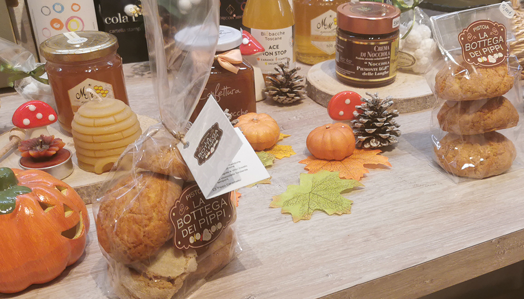 La Bottega dei Pippi di San Bartolomeo a Pistoia con i biscotti identitari locali da antica ricetta