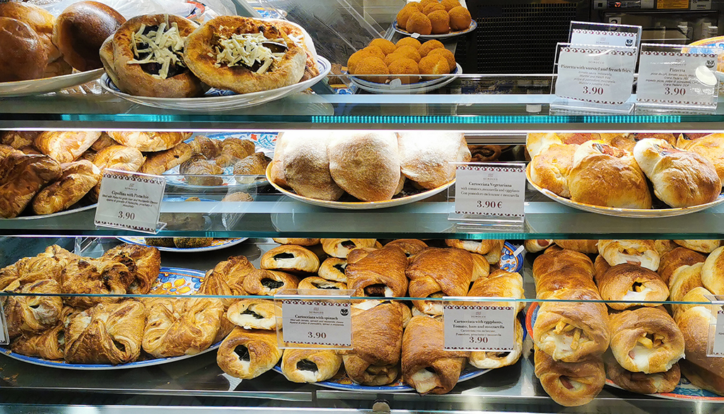 La rosticceria di Scirocco Sicilian Food Lab all’Aeroporto di Catania